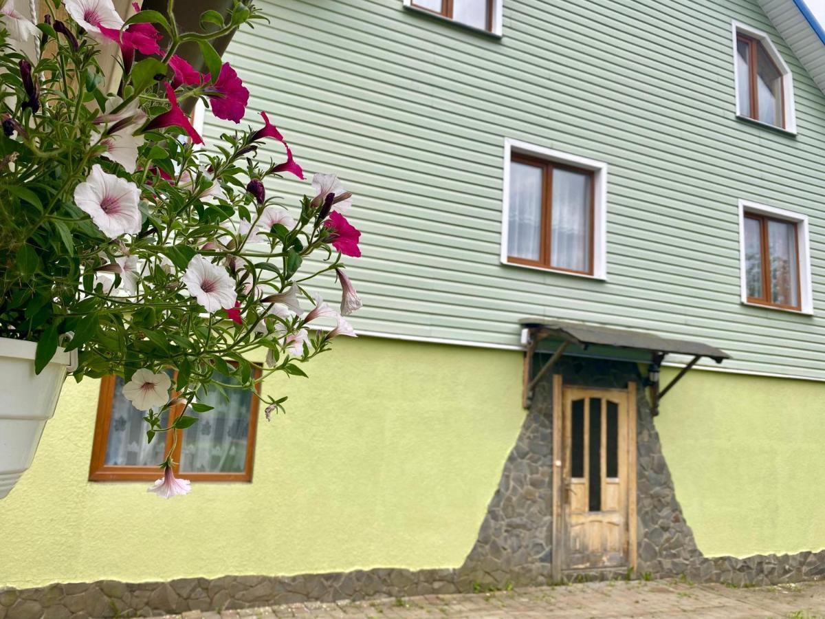Medova Hata Hotel Verkhnyaya Rozhanka Exterior photo